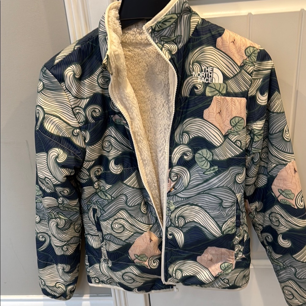 The North Face Blue Gray Puffer Jacket with Unique Pattern